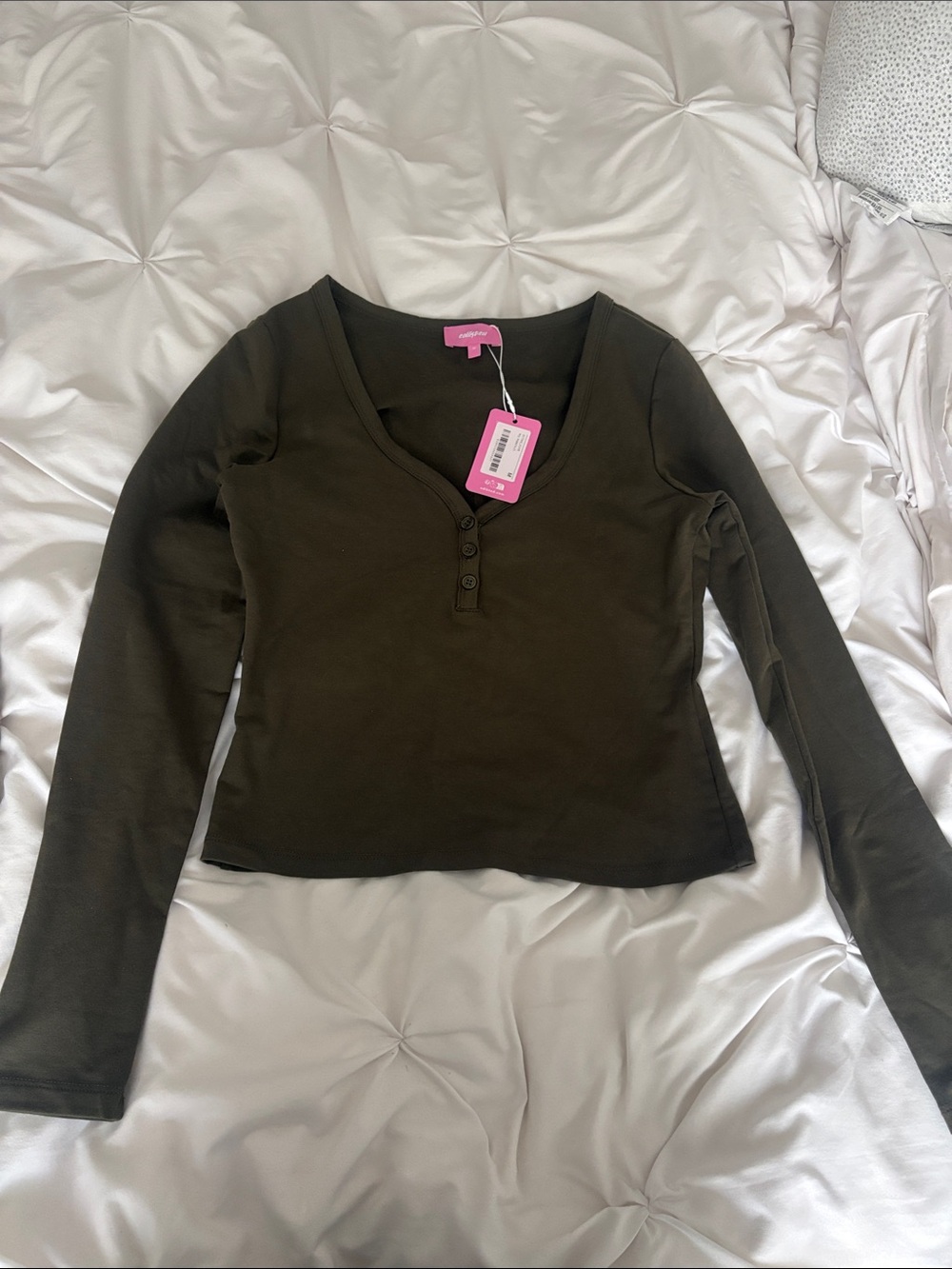 Edikted Olive Scoop Neck Long-NWT Sleeve Henley -M